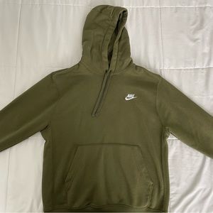 Men’s Nike Sportswear Club Fleece Pullover Hoodie (Size M)